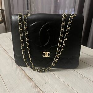 Chanel Black Leather Shoulder Bag with Gold Chain